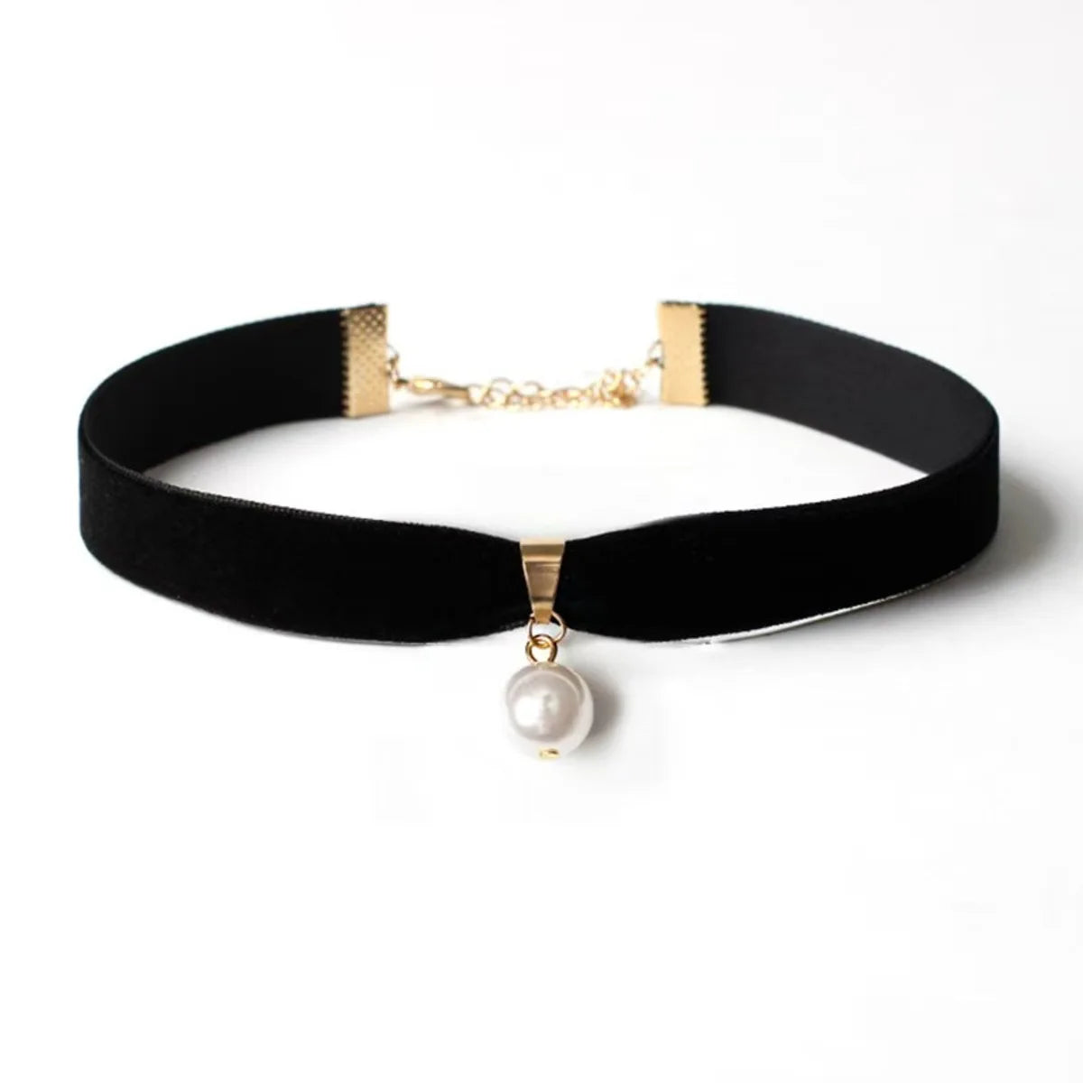 Women's Vintage Pearl Velvet Choker Necklace – Short Gothic Clavicle Collar, Elegant Design