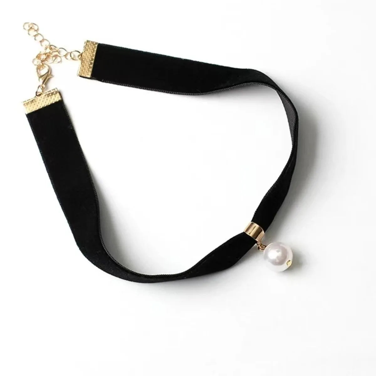 Women's Vintage Pearl Velvet Choker Necklace – Short Gothic Clavicle Collar, Elegant Design
