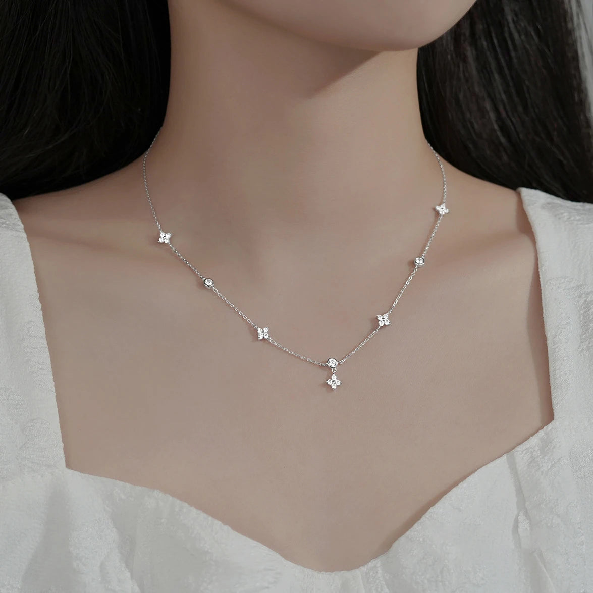 Variant image for Women's Silver Choker Necklace – Elegant Four-Leaf Flower Design with Zircon Inlay-1