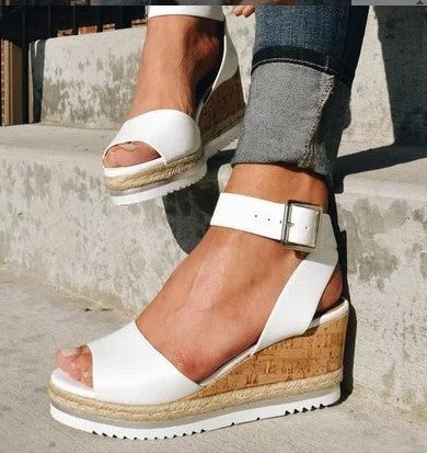 Damskie koturny – stylowy design z klamrą, wygodne dopasowanie, regulowane paski