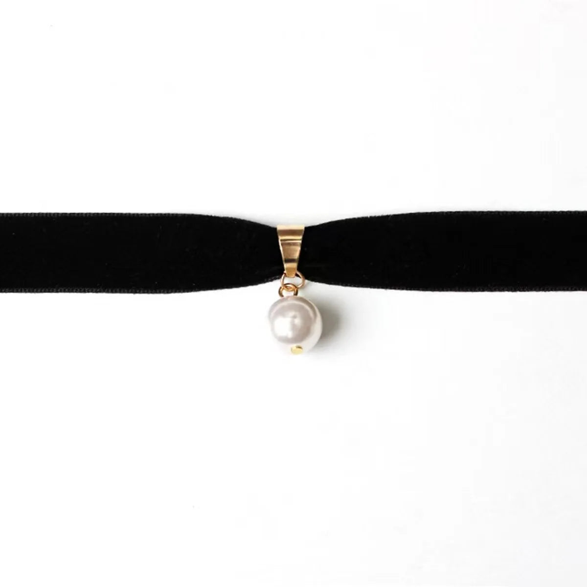 Women's Vintage Pearl Velvet Choker Necklace – Short Gothic Clavicle Collar, Elegant Design