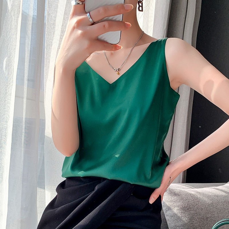 https://cdn.shopify.com/s/files/1/0822/2661/0521/files/trigala-seidig-weiches-tanktop-fur-damen-450893.jpg?v=1720789252